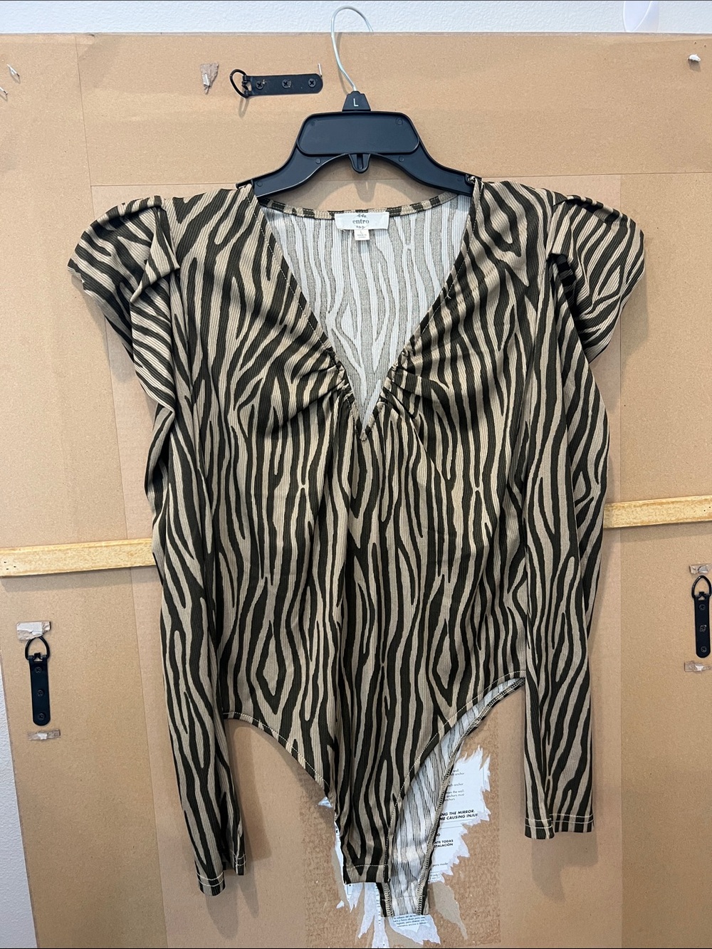 entro Zebra-Print V-Neck Bodysuit - Beige & Black